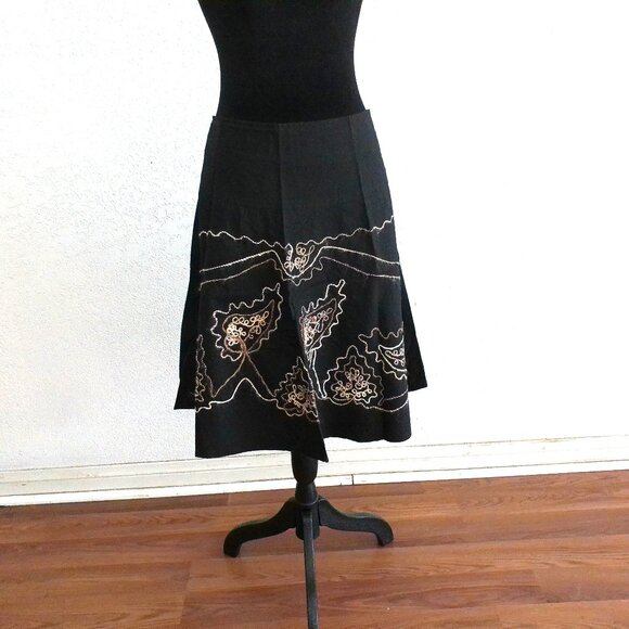 Dating, Black Midi Skirt, 100% cotton, with embroidery design. - Picture 4 of 10
